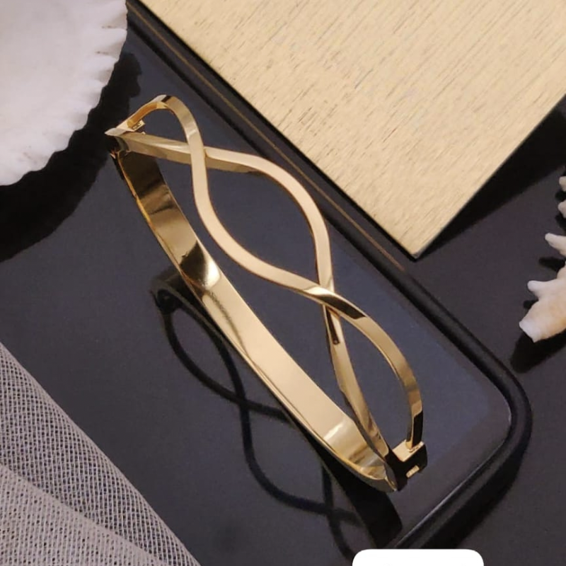 Stainless Steel Anti-Tarnish Infinity Twist Bracelet – Golden