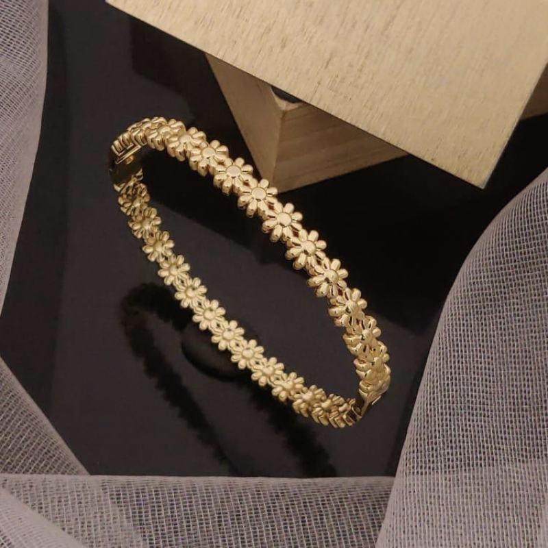 Golden Floral Anti-Tarnish Stainless Steel Bracelet – 5536


