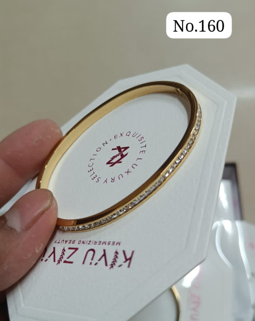 Luxury Stainless Steel Diamond-Studded Bracelet - Waterproof Anti-Tarnish Golden Finish