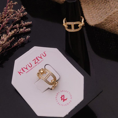 Stainless Steel Anti-Tarnish Ring – Gold with Diamond Detailing